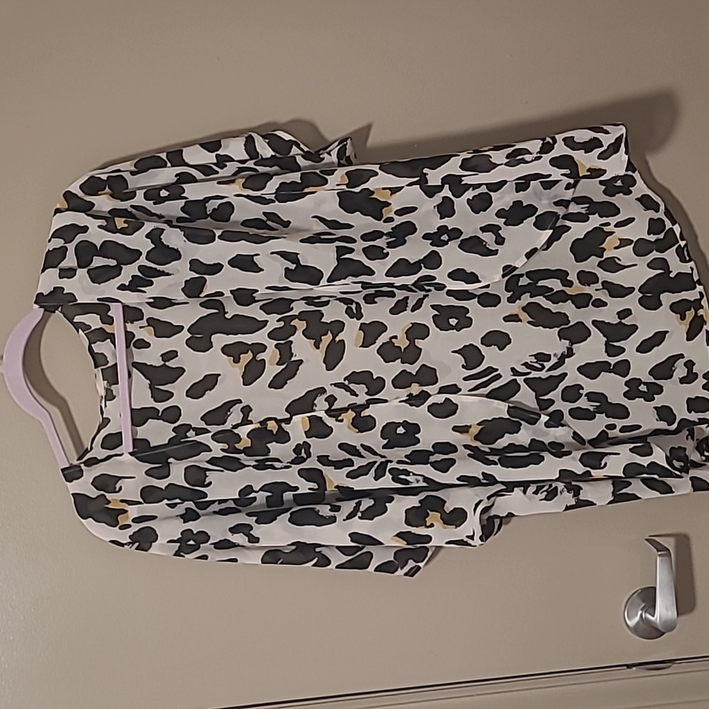 Animal print shaw